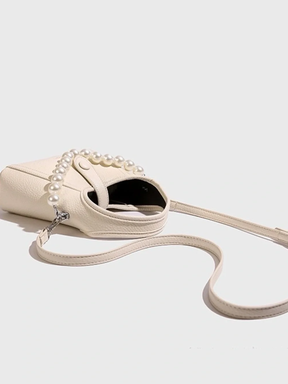 A chic mini PU leather handbag / crossbody bag - Picture 2 of 5
